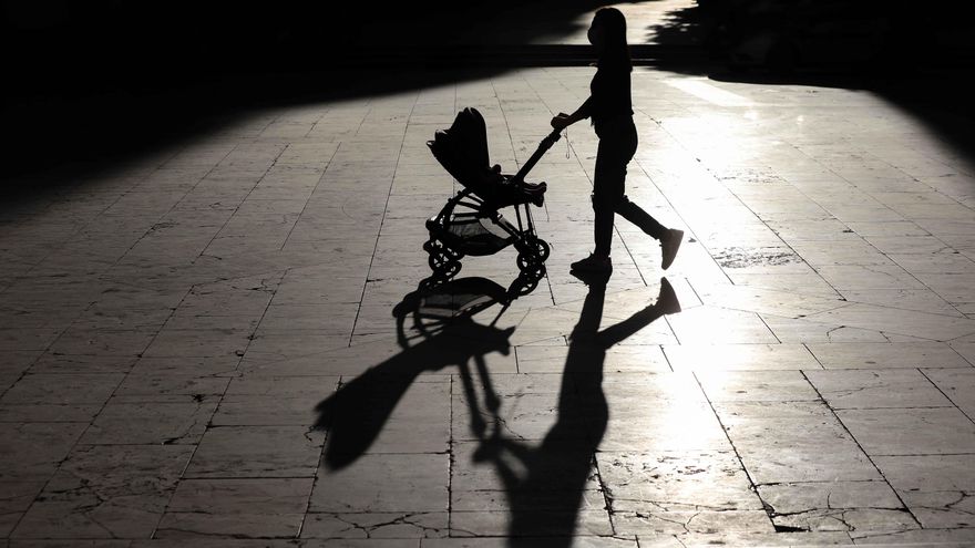 La madre que perdió la custodia tras mudarse con su bebé a Galicia presenta una queja contra la jueza en el CGPJ