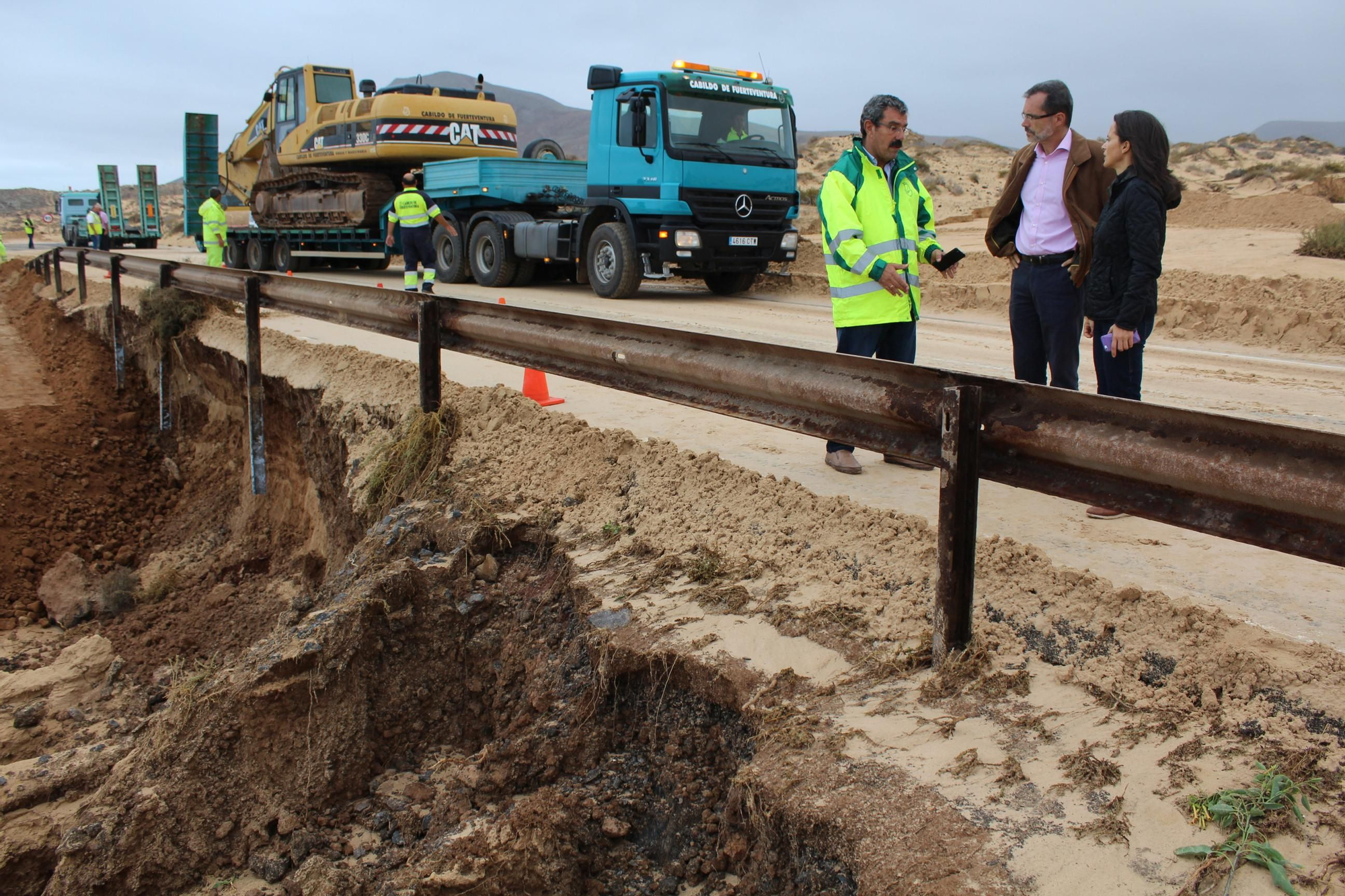 Trabajos en la carretera que une Corralejo con Puerto del Rosario (CABILDO)