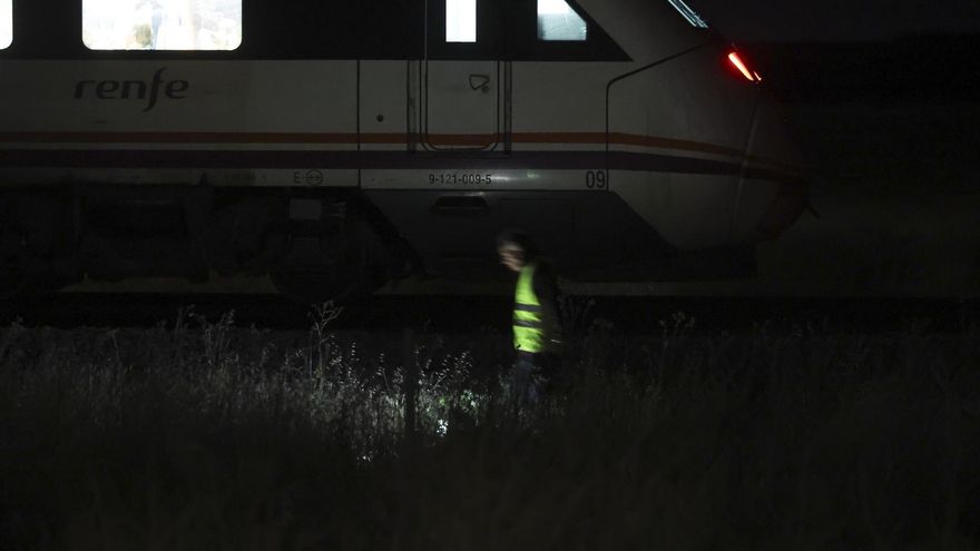 Mueren dos personas tras ser arrolladas por el Alvia de Madrid a su paso por Moriscos, Salamanca
