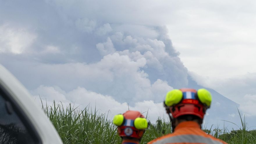 El volcán de Fuego en Guatemala entra en calma tras erupción sin mayores consecuencias