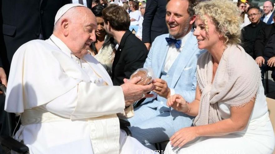 'Tormenta' laboral en Roma por el despido de los 'Romeo y Julieta' del Banco Vaticano tras casarse por la Iglesia