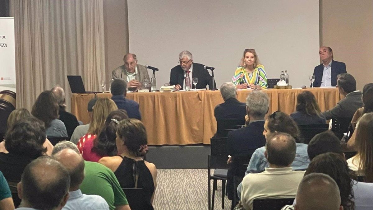 Guillermo Morales y Susana Rodriguez, en la Mesa de Debate de la Universidad de Maspalomas.