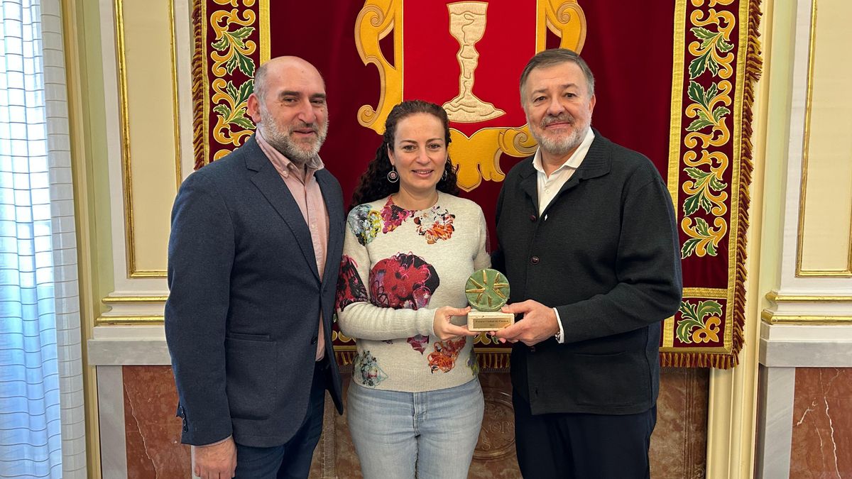 Cuenca reconoce a su paisana Ana Belén Yuste, una de las mejores profesoras del mundo