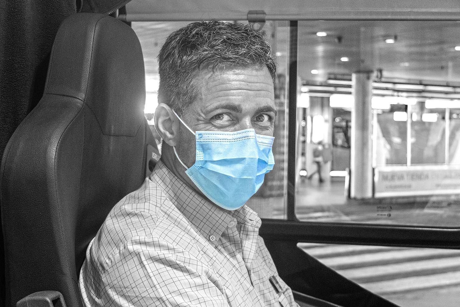 César, conductor de guagua