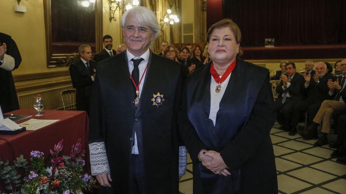 Imposición de la Medalla al Mérito en el Servicio de la Abogacía a María Victoria García de la Cruz y Pineda de las Infantas