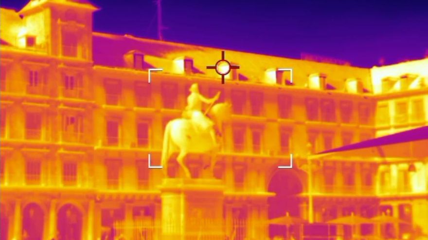 El calor y la falta de sombra en Madrid a través de una cámara térmica: 65 grados en Callao o 63 en la Plaza Mayor
