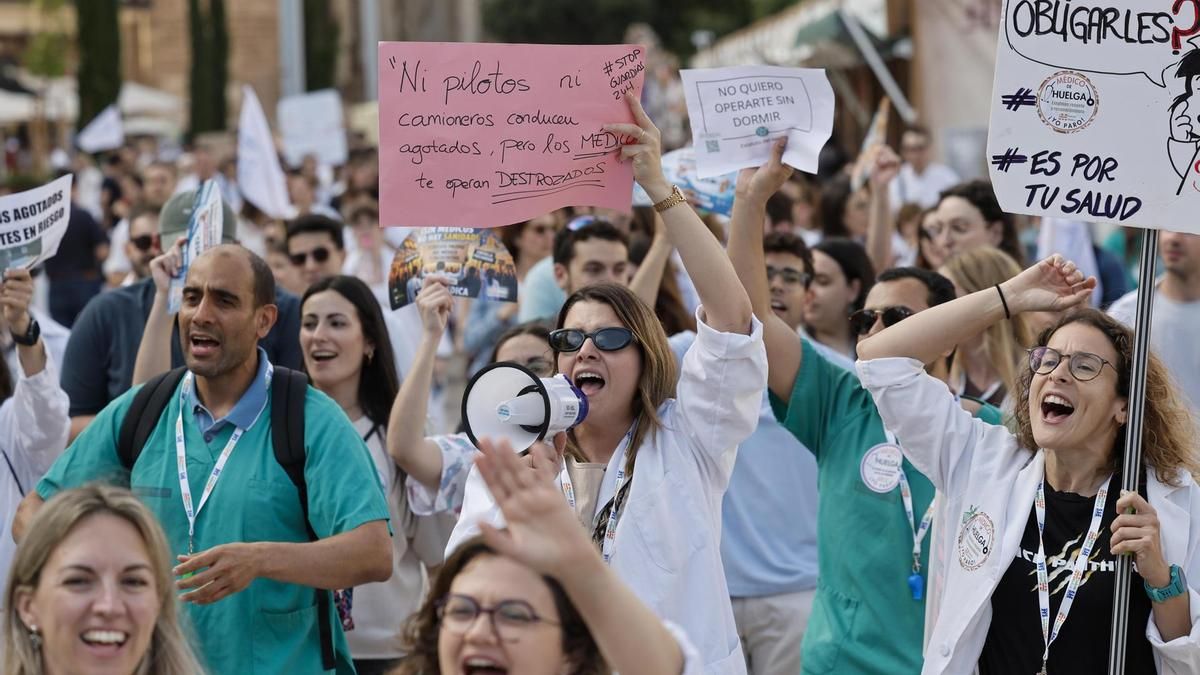 Los médicos aplazan la huelga indefinida prevista para finales de octubre por el adelanto electoral