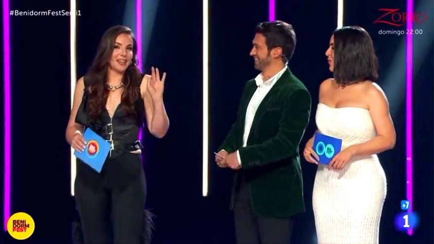 La aparición sorpresa de Inés Hernand en la primera semifinal del Benidorm Fest 2024 sirviendo... humor