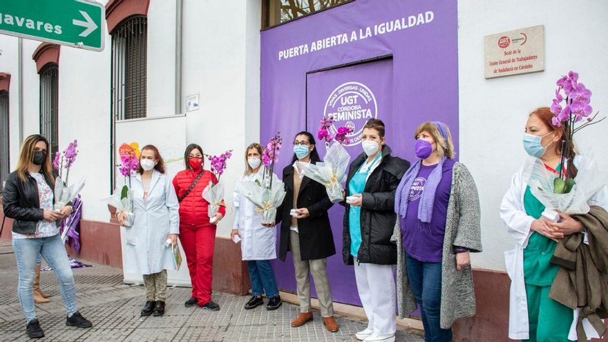 Acto de UGT en homenaje a mujeres trabajadoras esenciales.