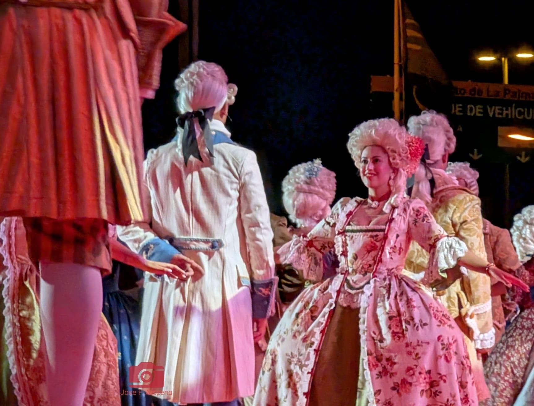 Cuarenta y ocho jóvenes fueron los bailarines protagonistas del MInué  2025, que se celebró en el Recinto Central de las Fiestas Lustrales engalanado para la ocasión en Santa Cruz de La Palma.
