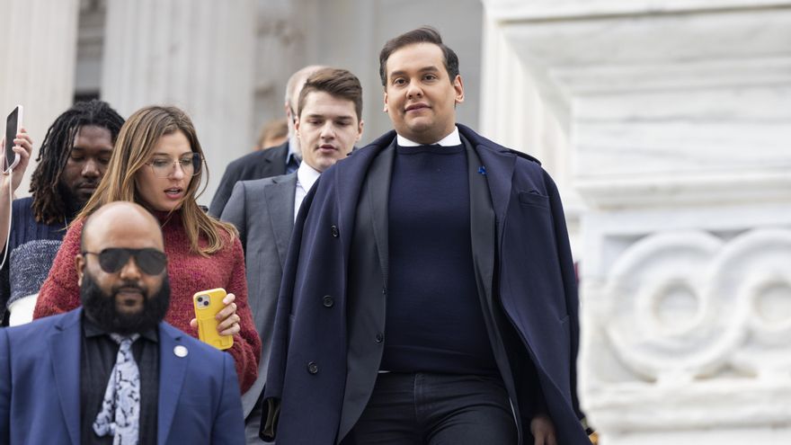 El Congreso de EEUU expulsa a George Santos, el polémico legislador republicano que se inventó su vida