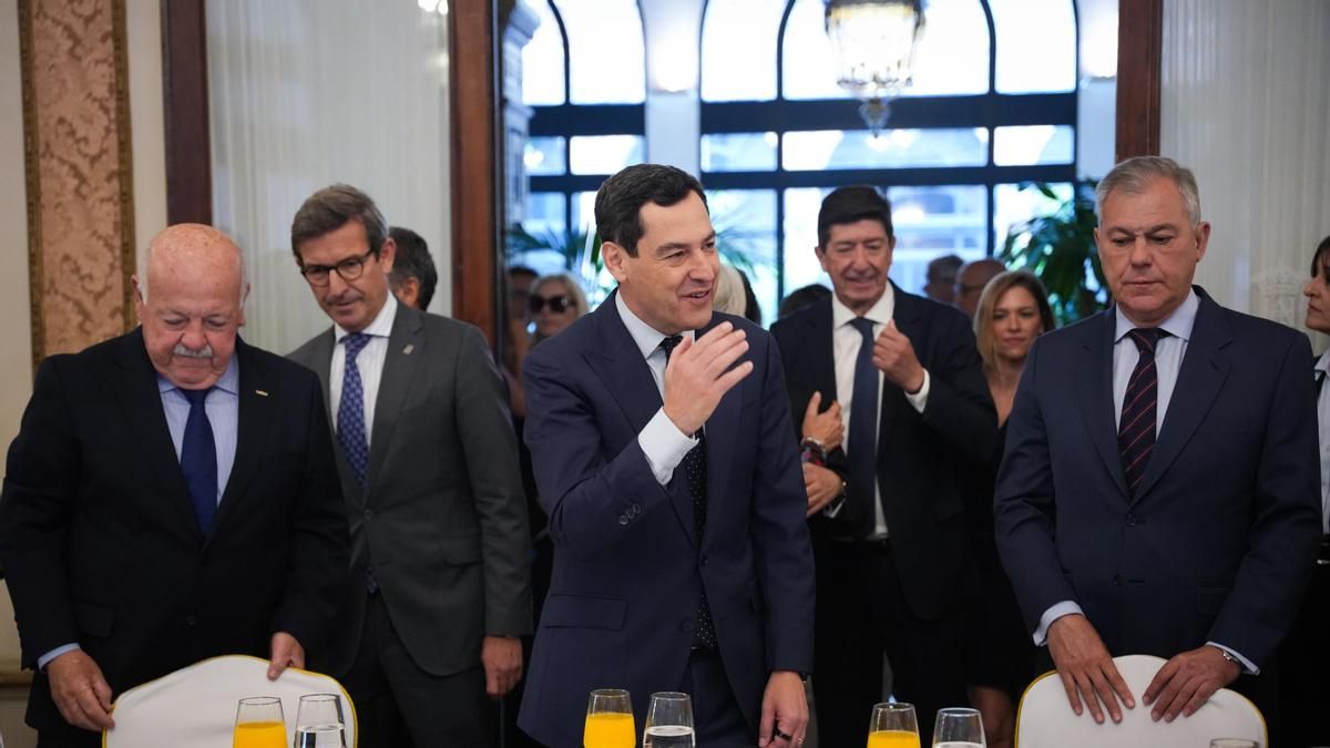 Moreno ensaya el plan de "encapsular" su pacto con Vox desdeñando el ataque al PP por el proyecto de la mezquita en Sevilla