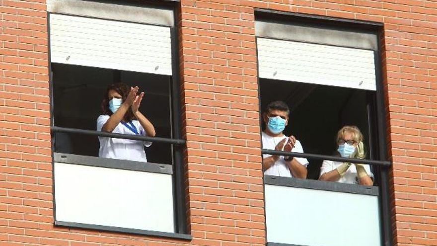 César Sánchez / ICAL. Concentración para exigir mejoras en el Servicio de Oncología del Hospital del Bierzo organizada por la Plataforma en Defensa de la Sanidad Pública del Bierzo y Laciana