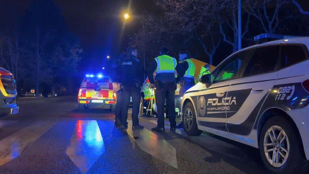 Un peatón en estado crítico después de ser atropellado por un taxi en un paso de cebra sin semáforo en San Blas