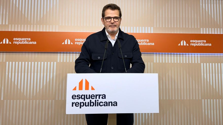 El vicesecretario de Comunicación y portavoz de ERC, Isaac Albert, en rueda de prensa.