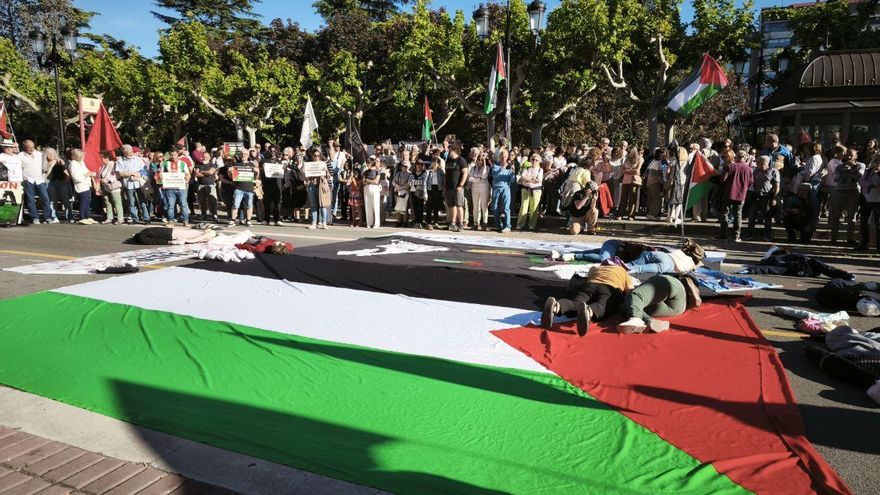 Concentración permanente en Logroño "hasta que dejen de matar en Gaza" y recreos escolares por la paz