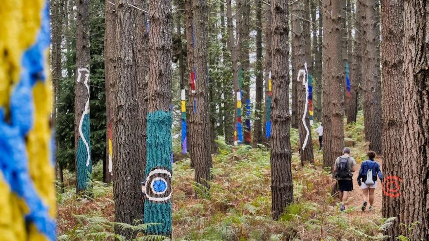 Oma, el renacer del bosque pintado de Ibarrola que devuelve a la vida obras desaparecidas hace décadas