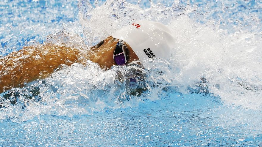 Con tan solo 18 años ha rozado la medalla en los europeos y ya ilusiona a la natación española: quién es Luca Hoek, la promesa que es realidad