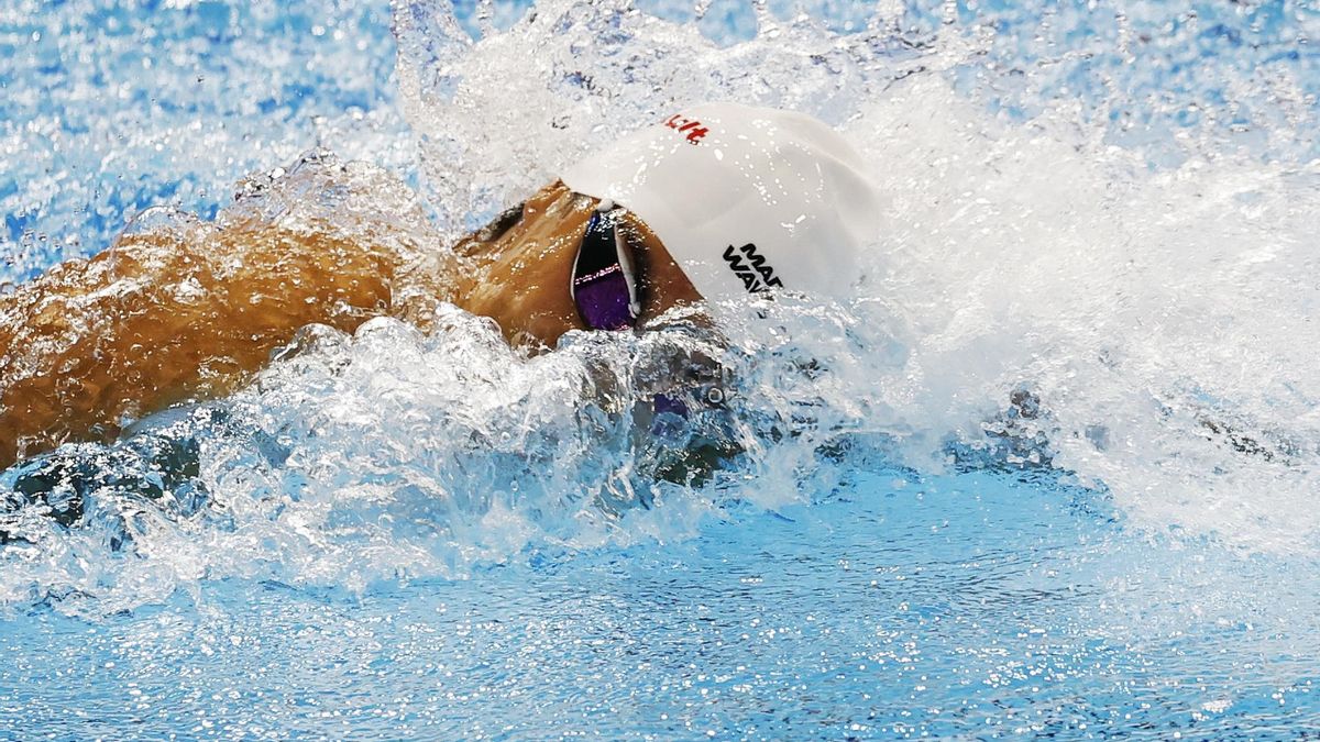 Con tan solo 18 años ha rozado la medalla en los europeos y ya ilusiona a la natación española: quién es Luca Hoek, la promesa que es realidad