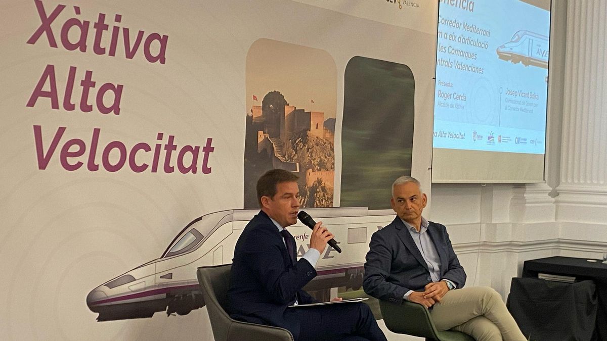 L'alcalde de Xàtiva, Roger Cerdà, junt al comissionadot del Corredor Mediterrani, Josep Vicent Boira.