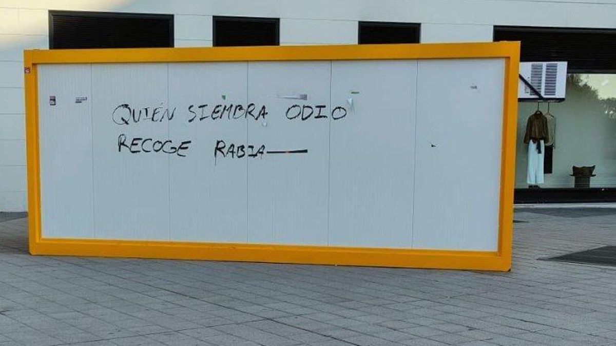 Vox denuncia una pintada en su caseta en Valladolid con "quien siembra odio, recoge rabia"