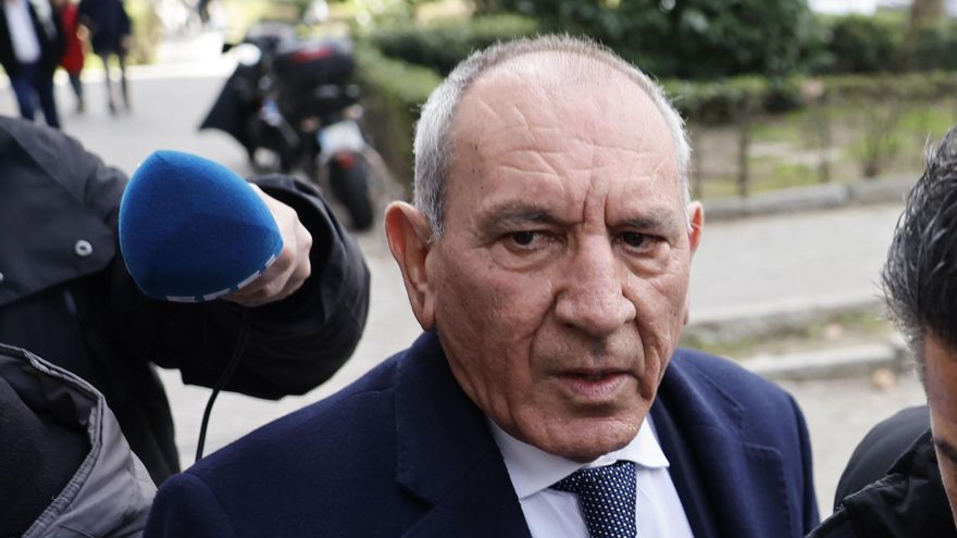 José Ángel González, denunciado por agresión sexual, a su llegada este miércoles a su domicilio.