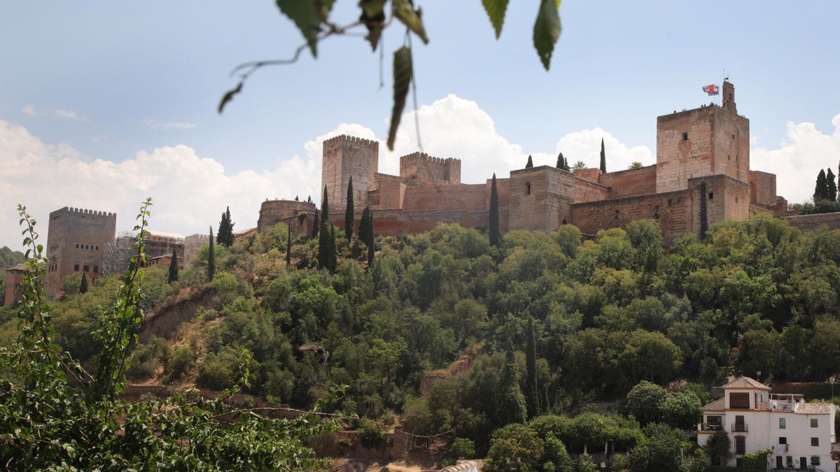 La Alhambra abre al público tras comprobar que el fuerte terremoto no ha causado daños