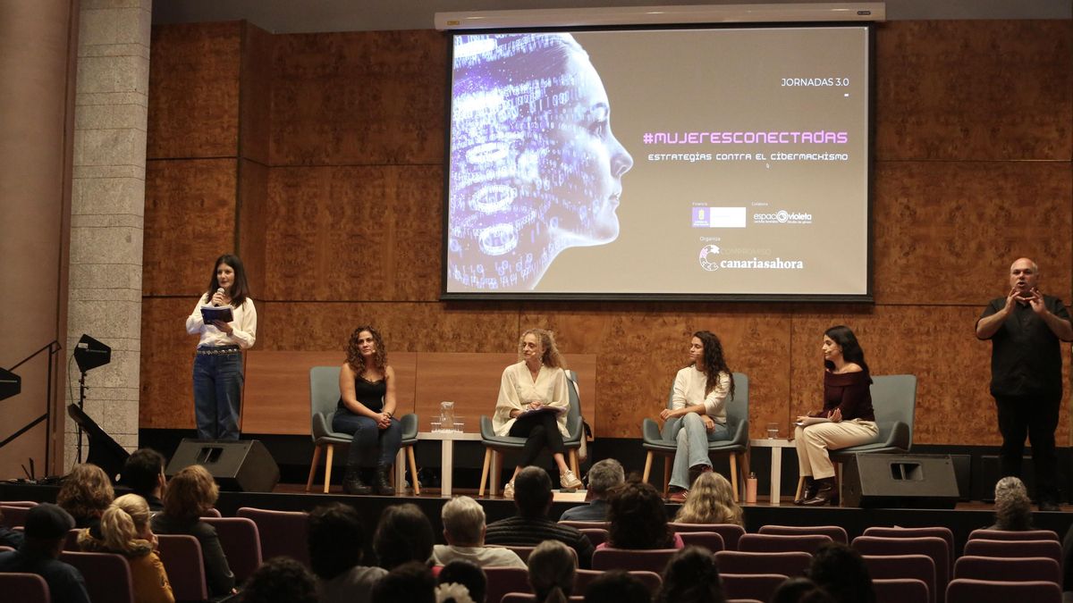 Gara Santana, Idaira Alemán, Pino de la Nuez Ruiz, Cristina Gil y Natalia G.Vargas.