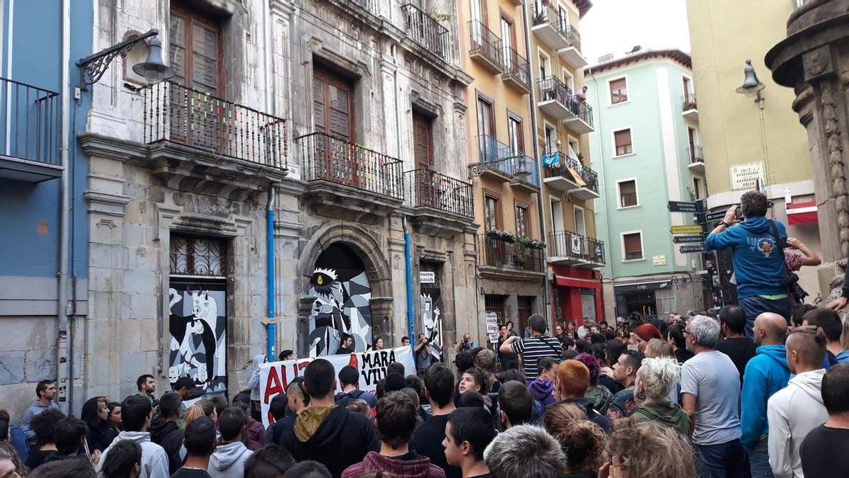 El 'Gaztetxe Maravillas' califica de "conquista popular" la nueva okupación del Palacio Marqués de Rozalejo