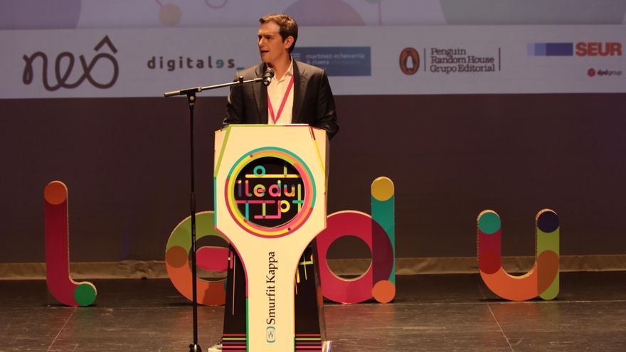 Albert Rivera vuelve de jurado a la liga de debate universitario donde empezó todo