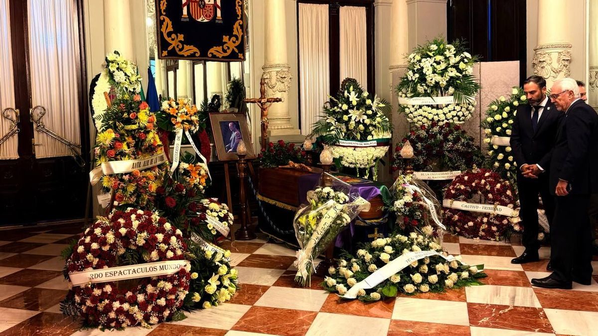 Capilla ardiente de Fosforito en el Salón de los Espejos del Ayuntamiento de Málaga.