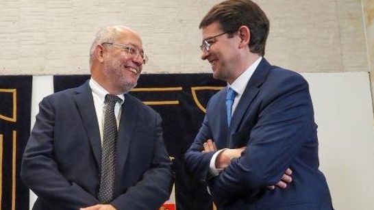 Francisco Igea y Alfonso Fernández Mañueco, tras la firma del pacto de gobierno autonómico.