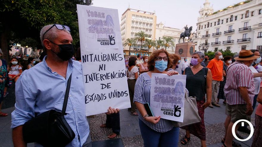 Concentración por las mujeres afganas en la plaza de las Tendillas