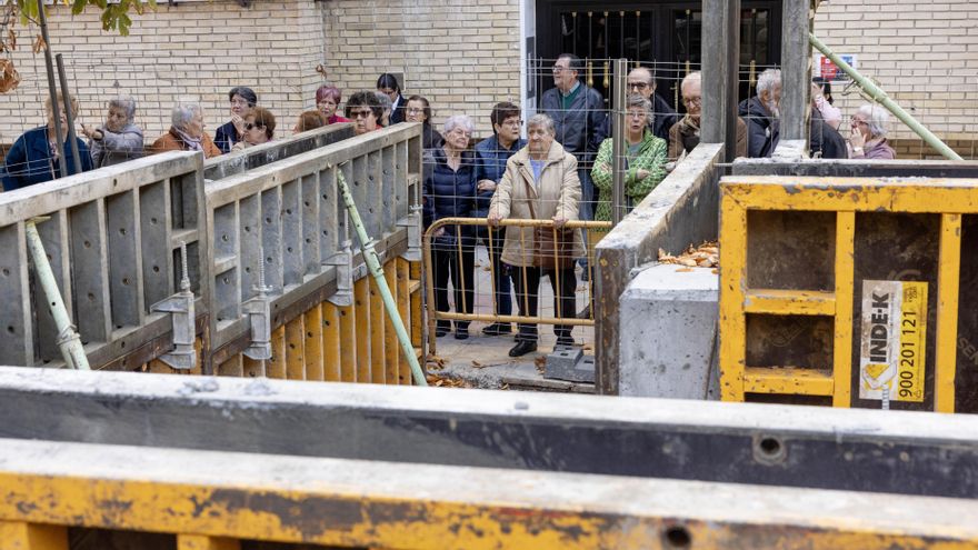 Rebelión vecinal en el lugar que atesora la memoria reivindicativa de Orcasitas: "Si tocan la plaza, tocan el barrio"