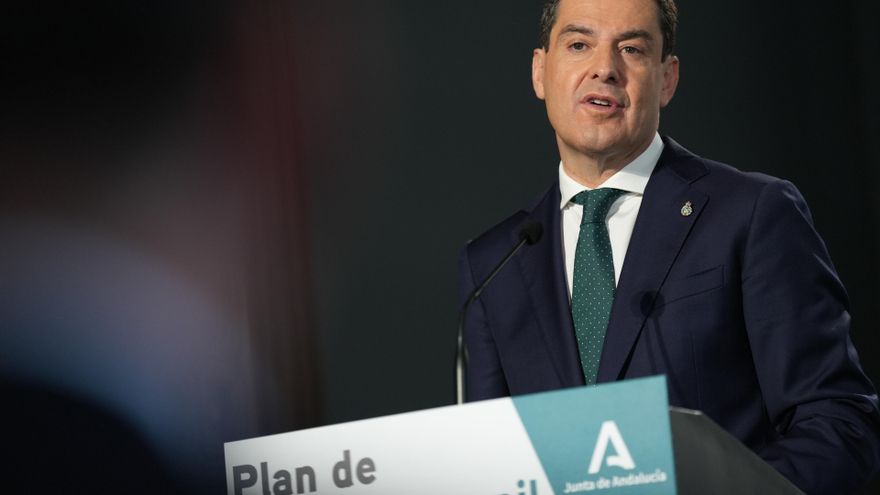 Archivo - El presidente de la Junta de Andalucía, Juanma Moreno, en una imagen de archivo en Sevilla