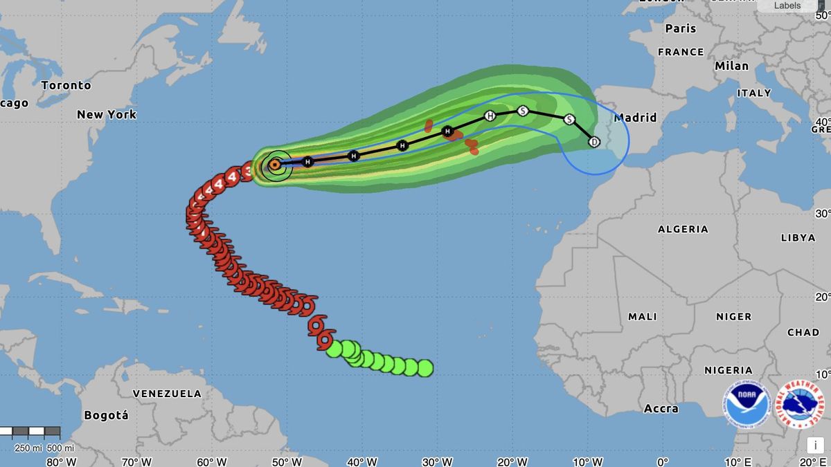 El punto naranja indica la posición actual de Gabrielle, y la estela verde indica el alcance de los vientos en su avance hacia el este.