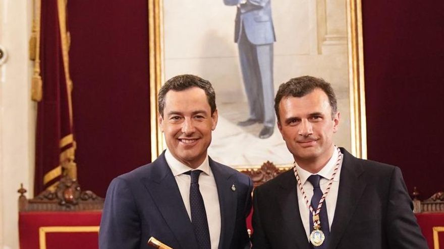 Un relevo sereno en el Ayuntamiento de Cádiz: "Mi mano tendida es sincera"