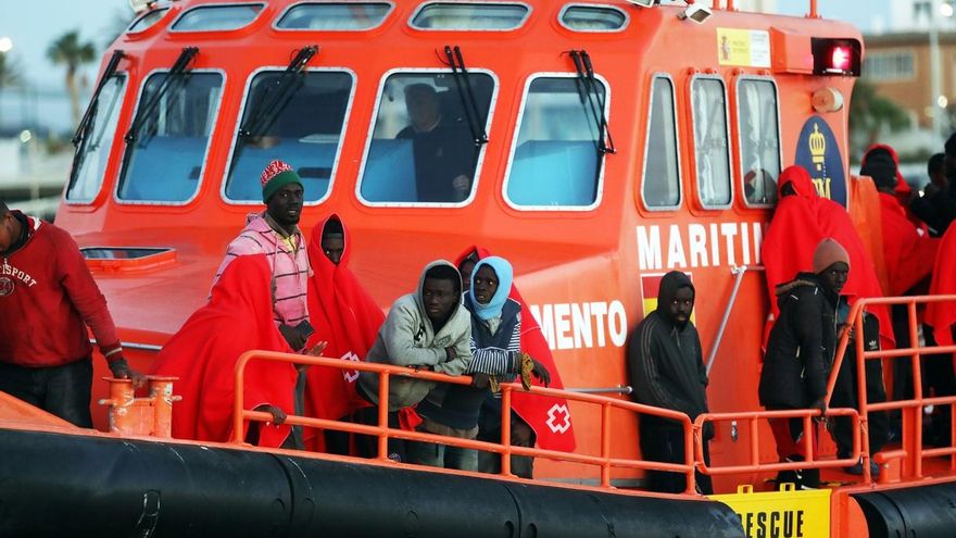 Hallan tres cadáveres en el mar y aumentan a más de 500 el número de personas rescatadas en Alborán