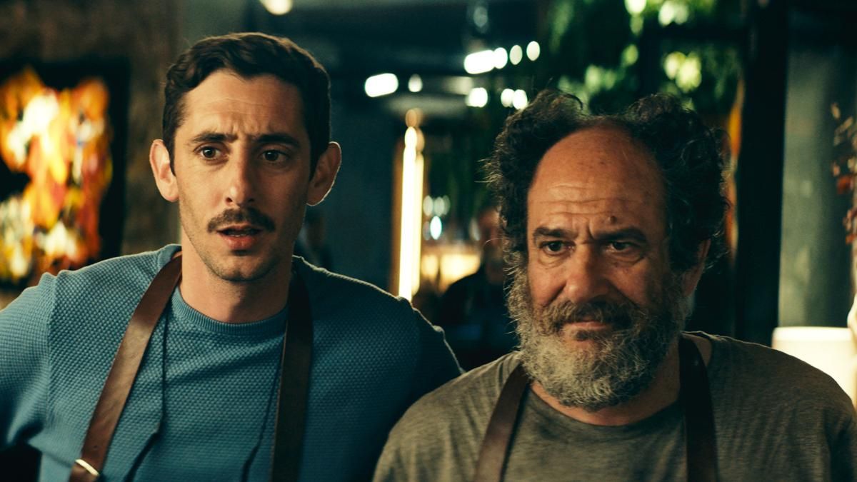Enric Auquer y Karra Elejalde en la película 'La vida padre'