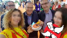 Las azafatas que fueron retenidas en Alimentaria, con las camisetas con la bandera de Aragón / Imagen cedida por Juan Ciércoles