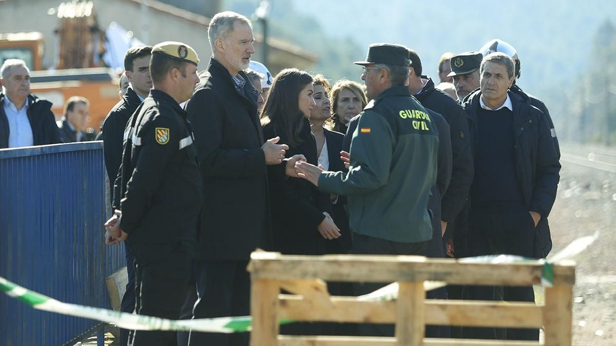 Los Reyes Felipe VI y Letizia visitan la zona 0 del accidente de trenes en Adamuz