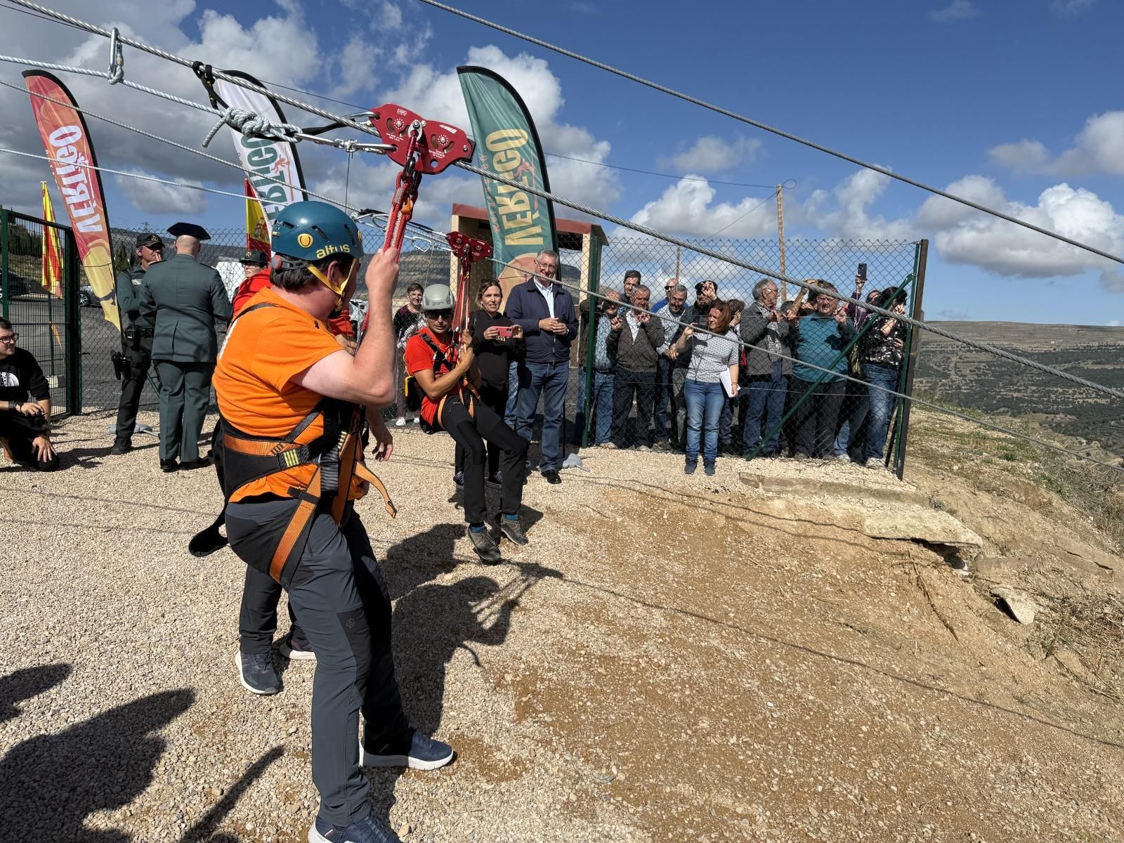 Inauguración de la tirolina.