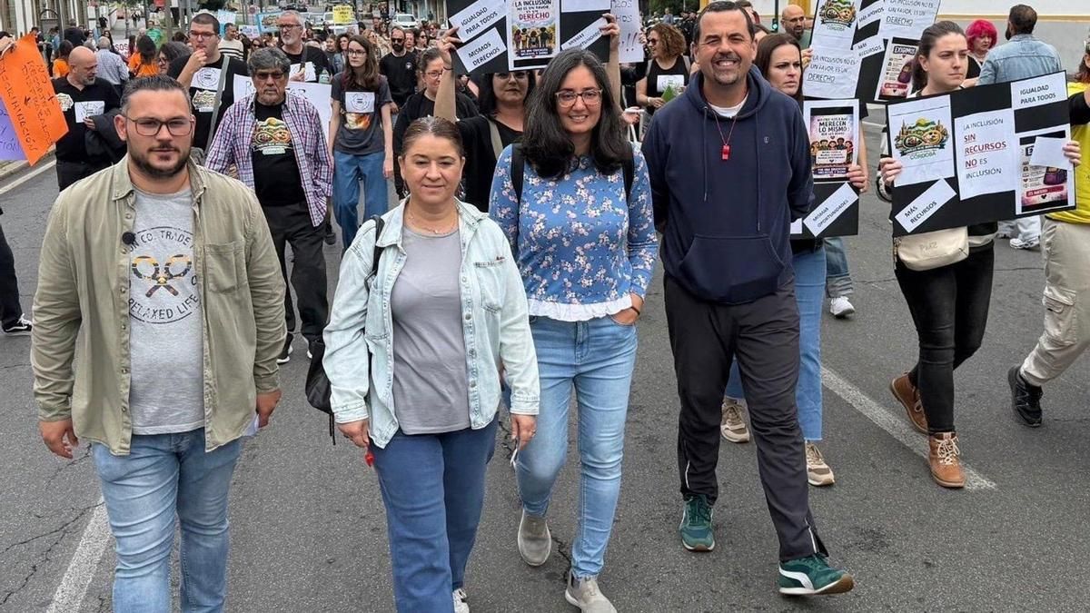 El candidato de Por Andalucía en Córdoba, Iván Fernández, en la manifestación por el alumnado con necesidades específicas de apoyo educativo.