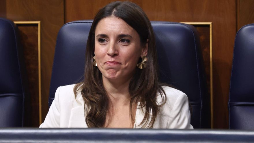 La ministra de Igualdad, Irene Montero, durante una sesión plenaria, en el Congreso de los Diputados.