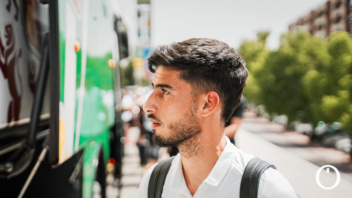 Calderón, en la llegada del Córdoba CF tras su partido en Oliva