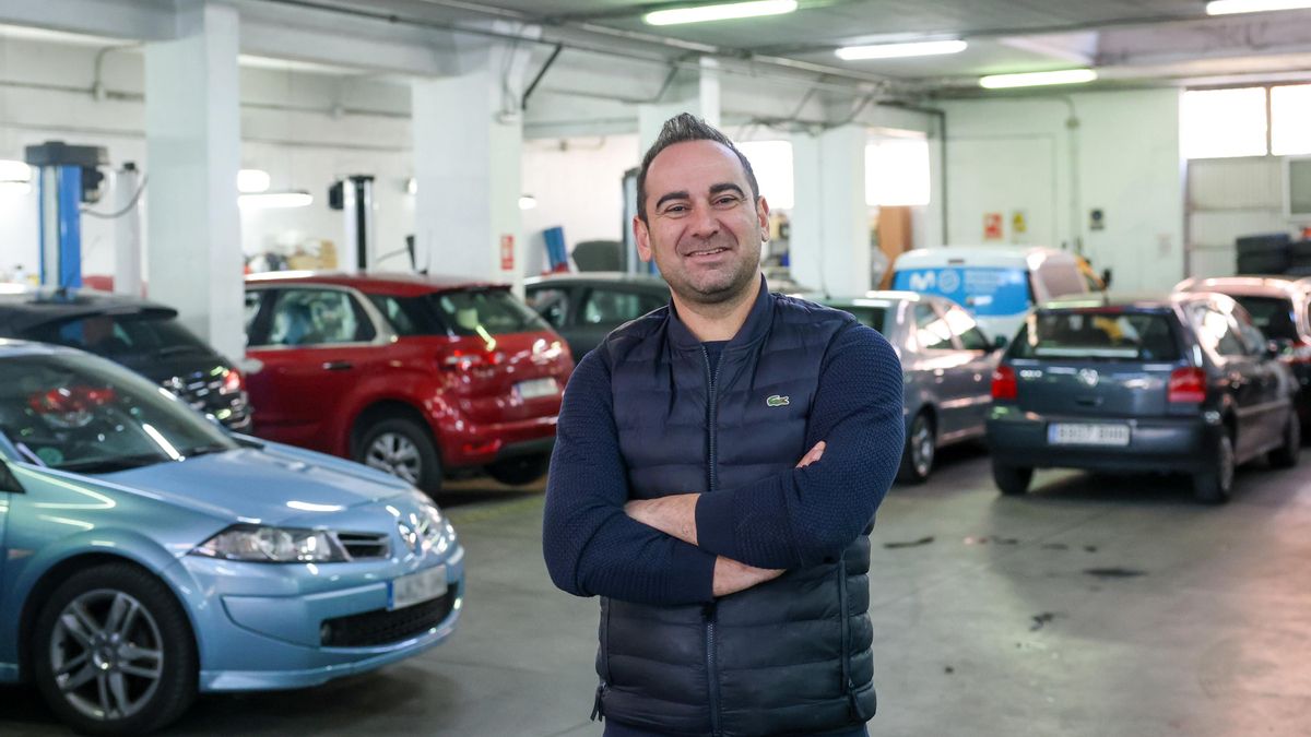 Rubén Bravo, responsable del taller Bravosur Autos en Madrid