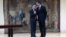 Pedro Sánchez y su jefe de gabinete, Iván Redondo, durante la toma de posesión.