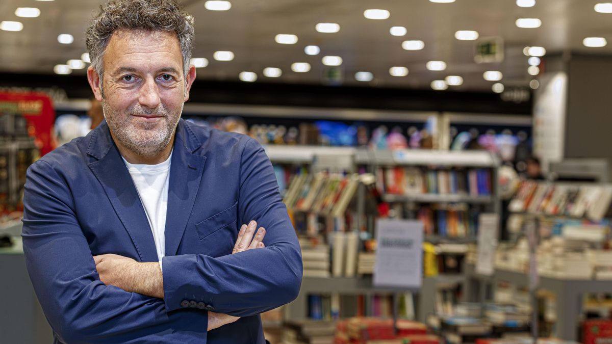 Mikel Santiago: "La memoria tiene la virtud de purgar los malos recuerdos"