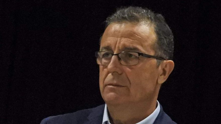 El alcalde del PP de Camuñas se hace pasar por un vecino al ser entrevistado por la polémica: "Tiene respaldo"