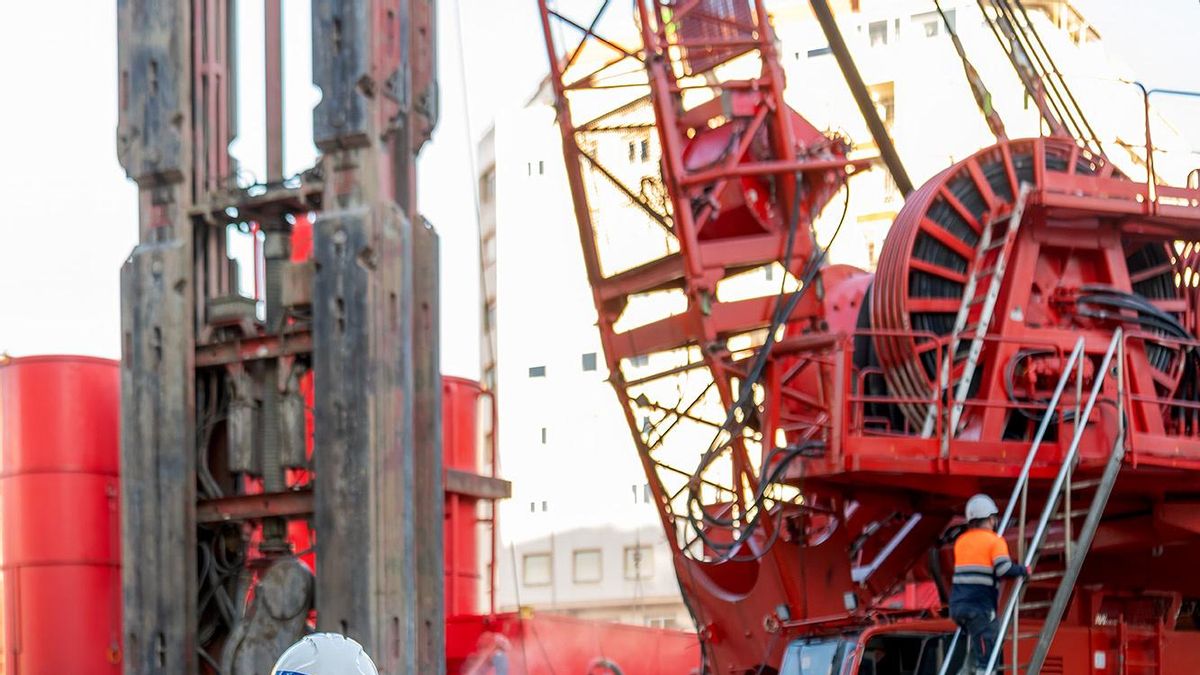 Maquinaria que trabaja en la construcción del nuevo MUPAC
